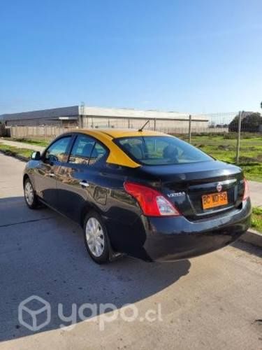 Taxi Básico Nissan Versa año 2012