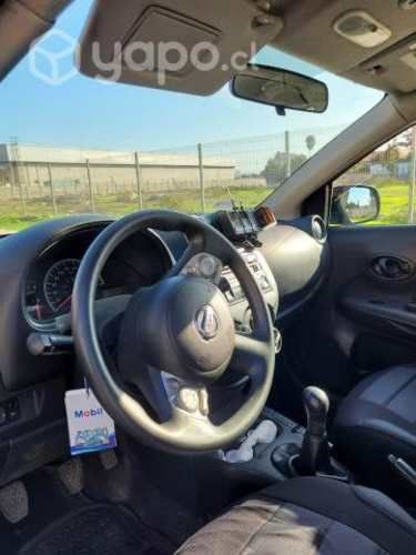 Taxi Básico Nissan Versa año 2012