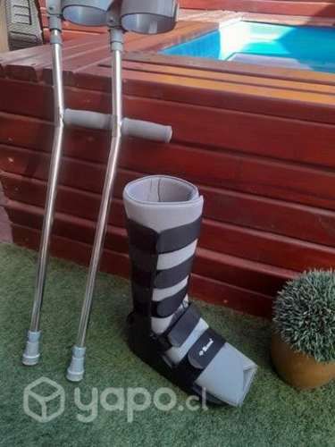 Bota y muletas