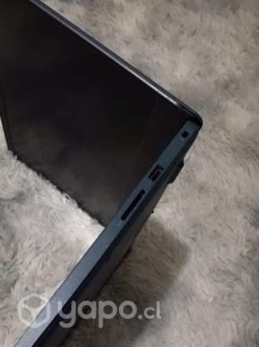 Notebook Dell Inspiron Ryzen 7 1 año de uso