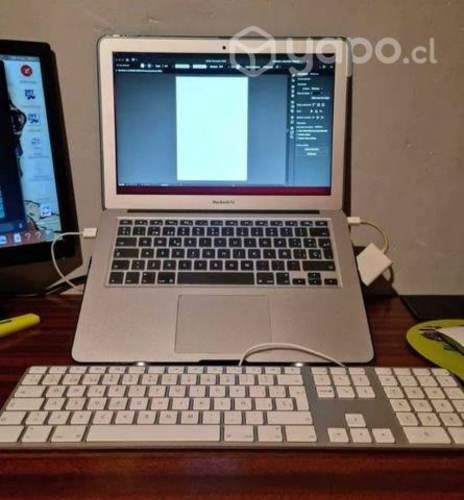 Macbook air, teclado y mouse