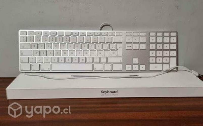 Macbook air, teclado y mouse
