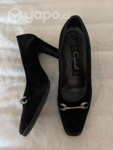 Zapato negro gamuza