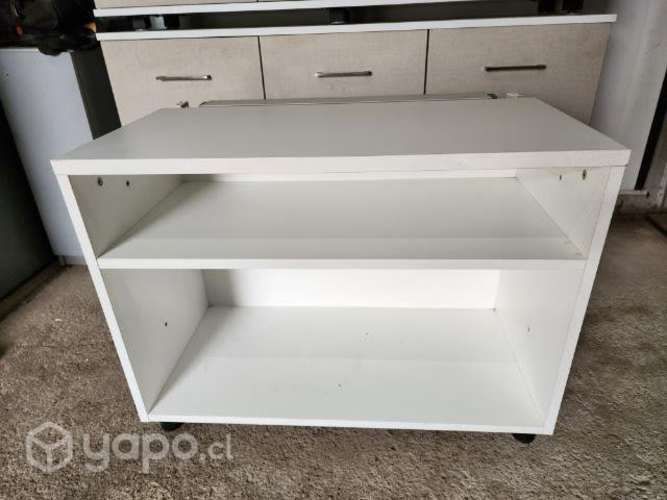 Estante de oficina con repisa y pasacables