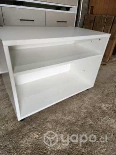 Estante de oficina con repisa y pasacables