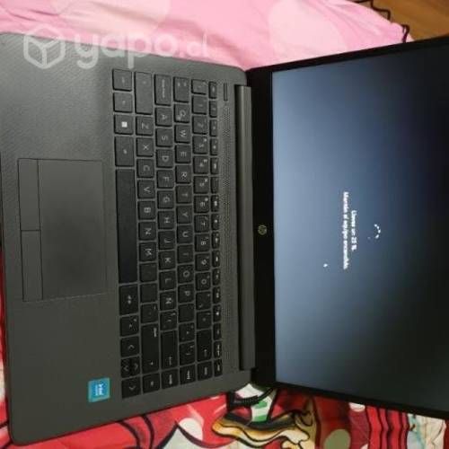 Computador HP+su cargador