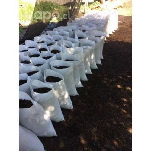 Tierra orgánica en sacós de 25 kg