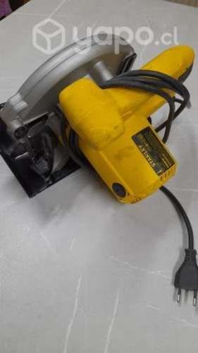 Cierra circular 71/4 marca Stanley 1700 watts