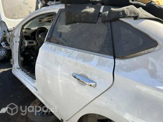 Puerta trasera izquierda Nissan Sentra 2014