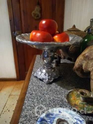 Antigua bandeja de peltre