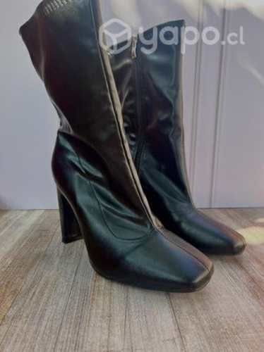 Botas clásicas con tacón grueso