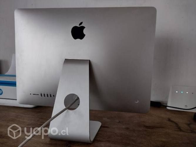 I Mac 2013 , con detalles sin teclado ni mouse