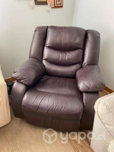 Sofa necedora reclinable de piel marca Rosen