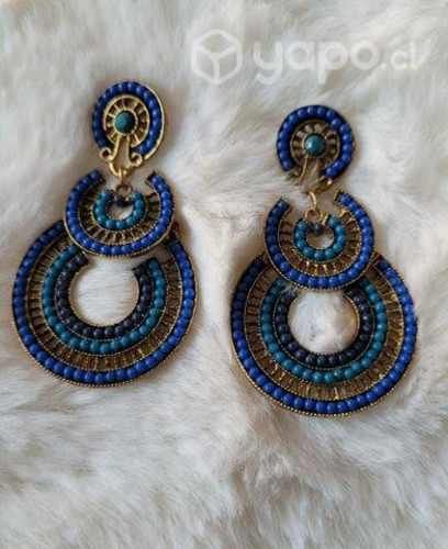 Aros colgantes en azul y dorado sin uso
