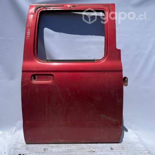 Puerta trasera derecha Nissan Terrano 2011