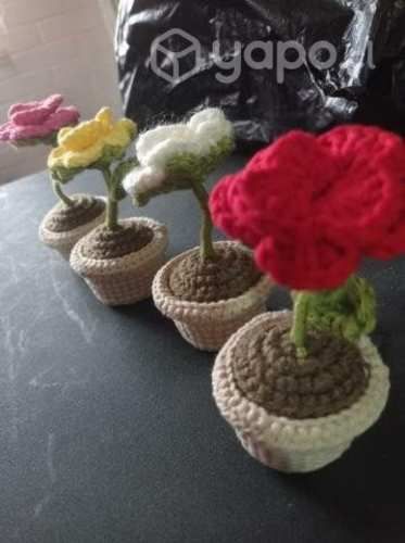 Flor en macetero tejida