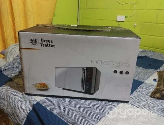 Microondas grande con su caja
