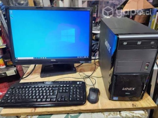 Computador i7 con monitor, teclado y ratón