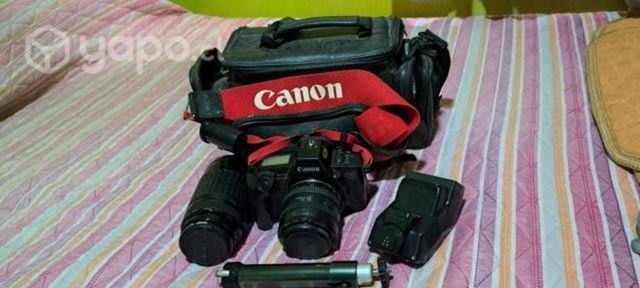 Camara fotografica con rollo