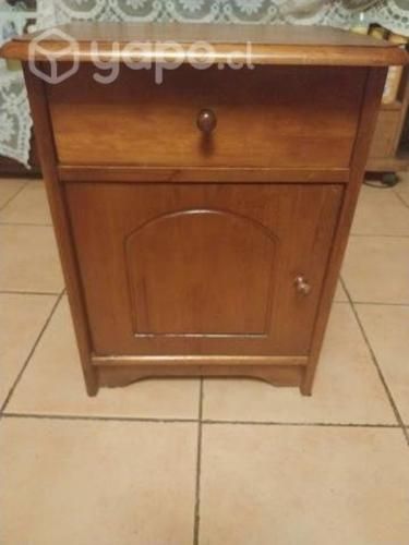 Velador de madera usado (buen estado)