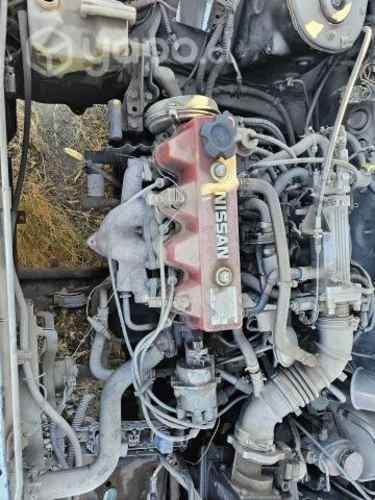 Motor nissan v16 tapa roja