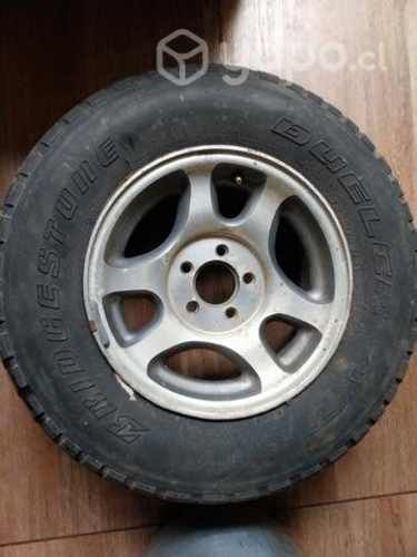 Llanta de aluminio impecable