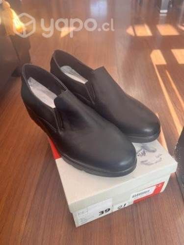 zapatos clínicos negros