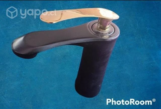 Llaves lavaplatos y lavamanos