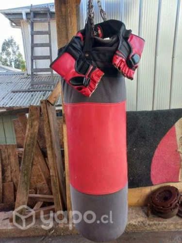 Saco de boxeo y Guantes de entrenamiento