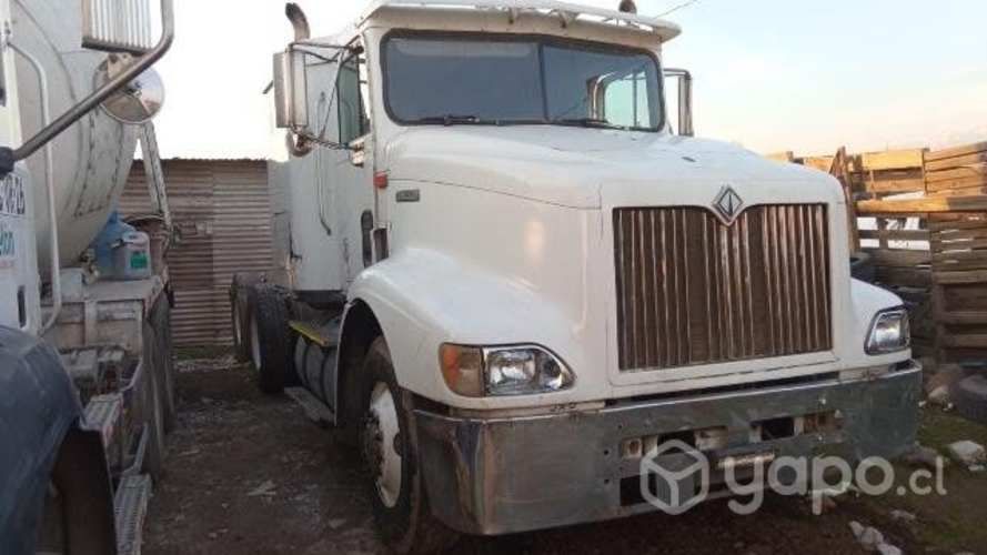 Tracto camión internacional modelo 9200 año 2001