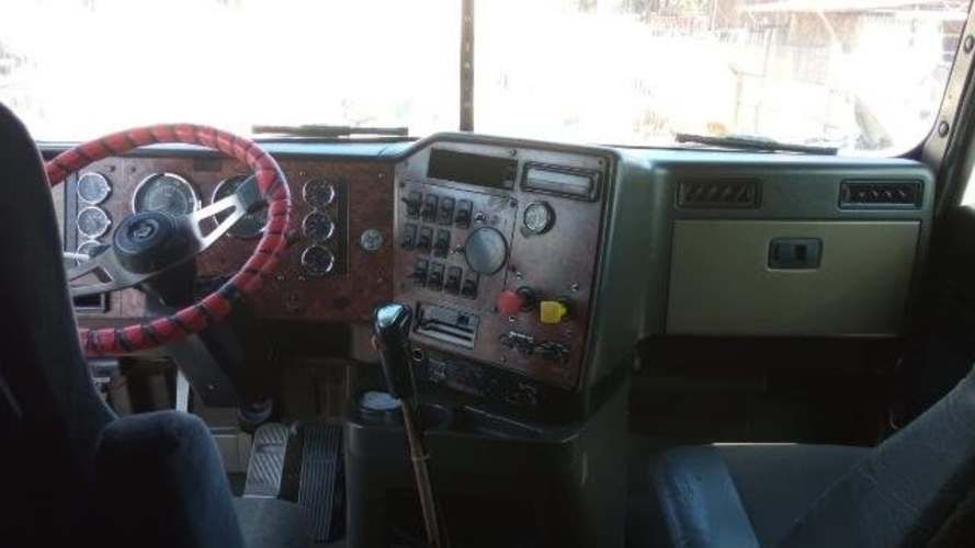 Tracto camión internacional modelo 9200 año 2001