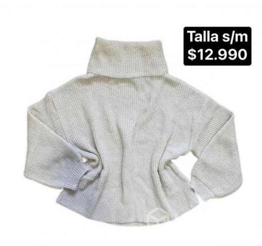 Suéter gris cuello alto