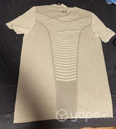 polera Under Armour nueva con etiqueta