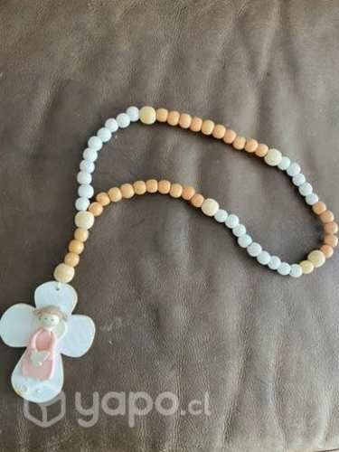 Rosario de madera en colores pastel