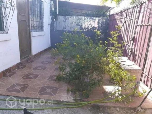 Casa dos pisos con locomoción a la puerta