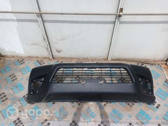 Parachoques delantero Toyota Hilux 2016-2019