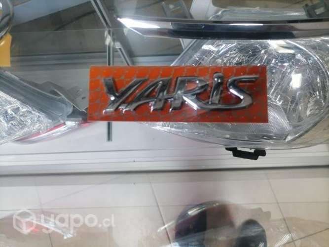 Emblema yaris cromado