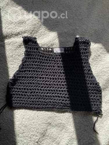 Top negro tejido a crochet