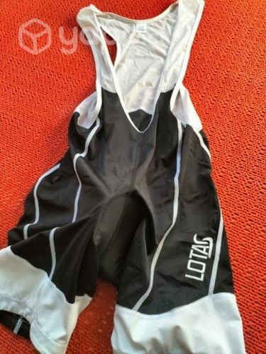 Traje y zapatillas de ciclismo