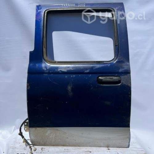 Puerta trasera izquierda Nissan Terrano 2008