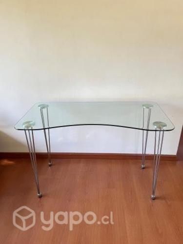 Escritorio de vidrio usado en buen estado