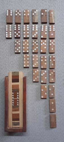 Juego domino de madera cubana