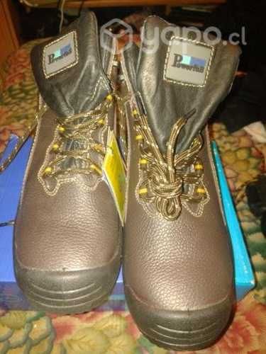 Zapatos de seguridad nuevos