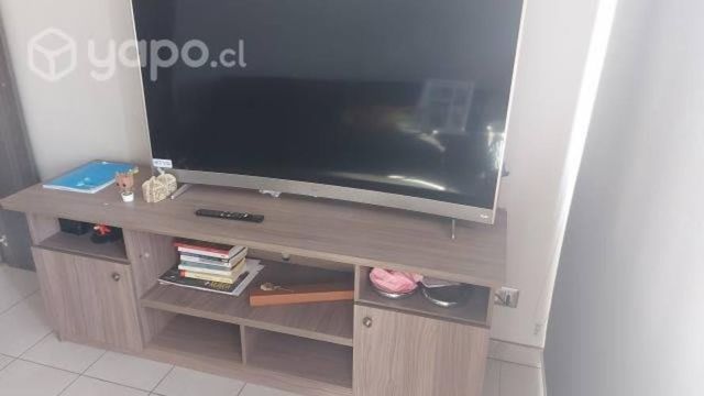 Tv curvo y rack clásico