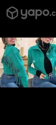 Chaqueta con vuelo verde