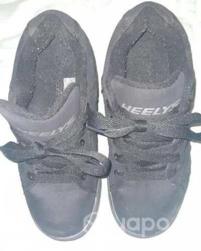 Zapatillas Negras Heelys N° 34 usadas