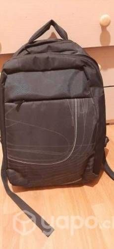 Mochila negra marca intex, ideal para pc