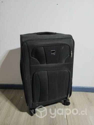 Maleta krea en perfecto estado mediana