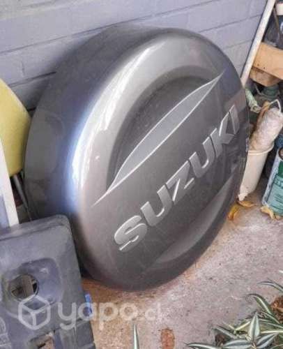 Tapa rueda repuesto suzuki con sus accesorios