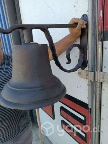 Campana de escuela fierro